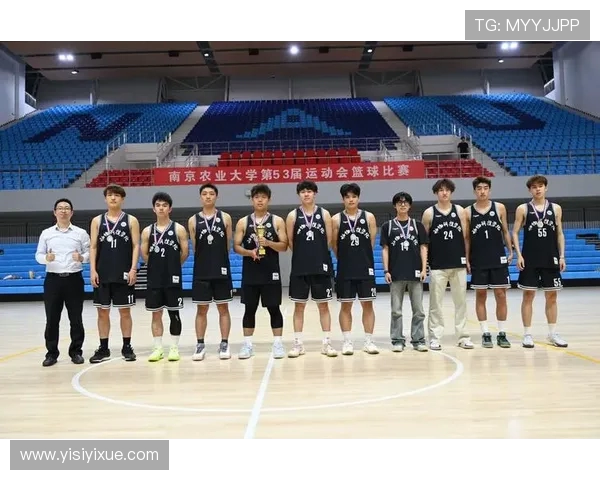 南京篮球队荣登篮球配合排行榜第三名展现团队实力与默契 南京篮球队荣登篮球配合排行榜第三名展现团队实力与默契