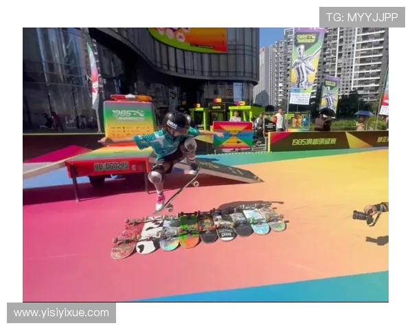 深圳街舞队在滑板精英赛中的灵活性表现引发热议与赞赏 深圳街舞队在滑板精英赛中的灵活性表现引发热议与赞赏