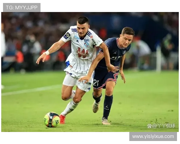 史特拉斯堡主场迎战巴黎圣日耳曼争夺法甲积分榜重要一战