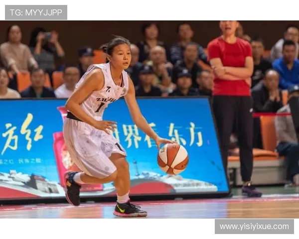 库里与小女孩的篮球对决视频引发热议展现运动精神与友谊的美好瞬间