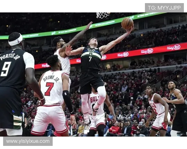 热火与雄鹿激战正酣NBA赛场精彩对决引发球迷热情高涨