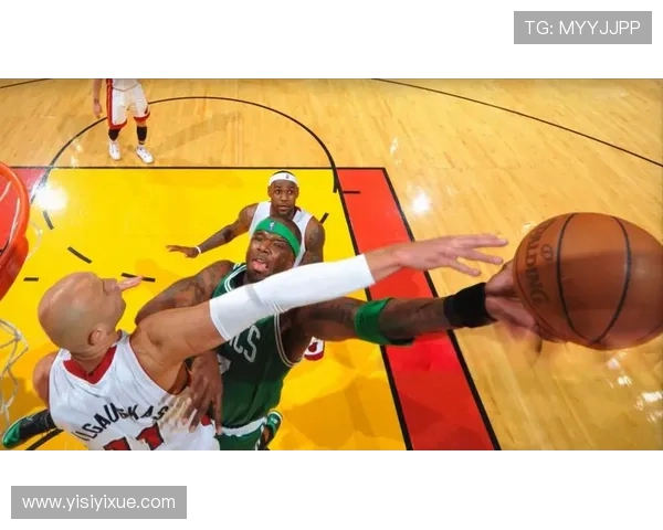 詹姆斯时期热火与勇士的巅峰对决与篮球传奇的交织之路