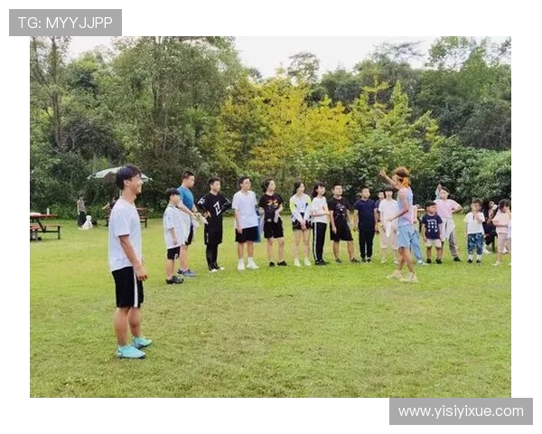 深入分析深圳飞盘队快攻战术的特点与应用策略