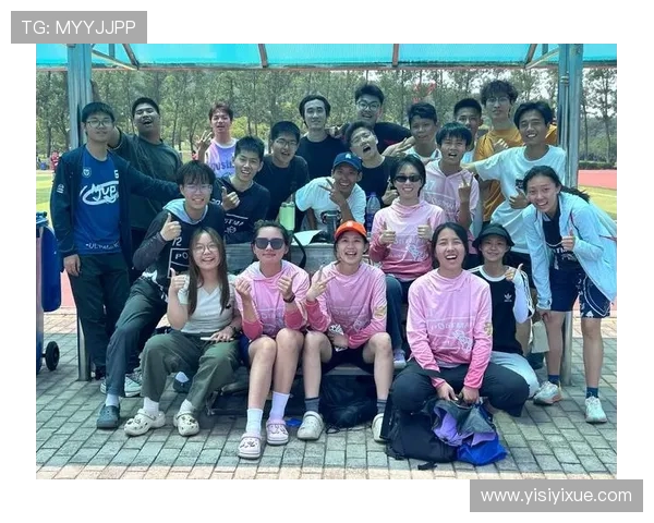 全国街舞大赛特别报道：成都飞盘队如何在舞台上展现拼搏精神与团队力量